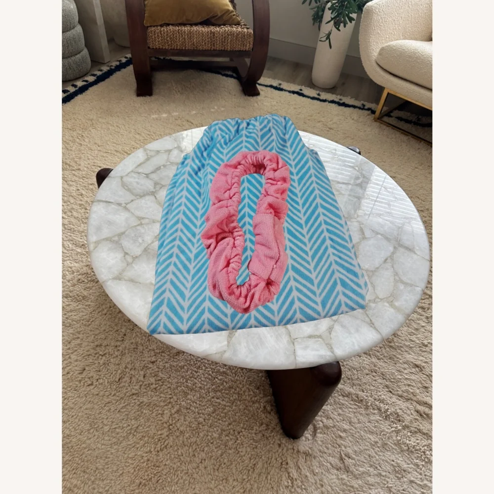👣4/$20.  Wrap Around Blue Towel with Velcro and Pink Headband. NWOT